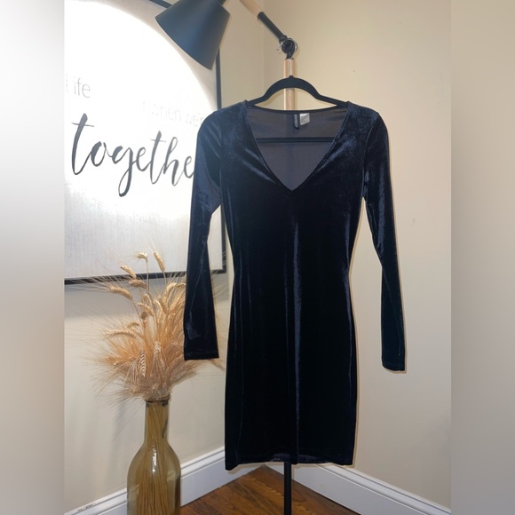 H&M Black Velvet Bodycon Dress - Picture 3 of 6